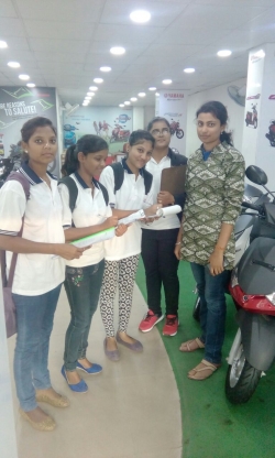 BBA Sem-1 2016 Student Conducting survey for Project on Automobile